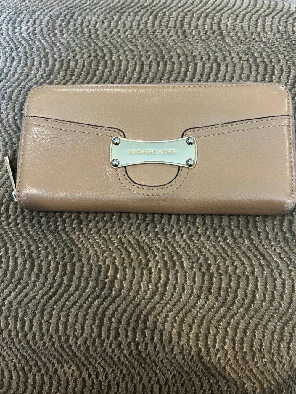 Michael Kors Saratoga Continental Leather Zip Around Wallet